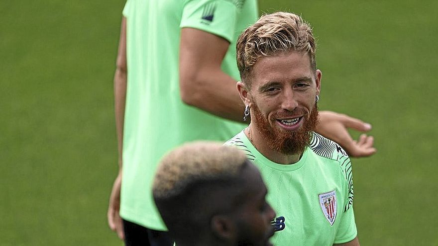Muniain, junto a Iñaki Williams, en la sesión de ayer. | FOTO: JUAN LAZKANO