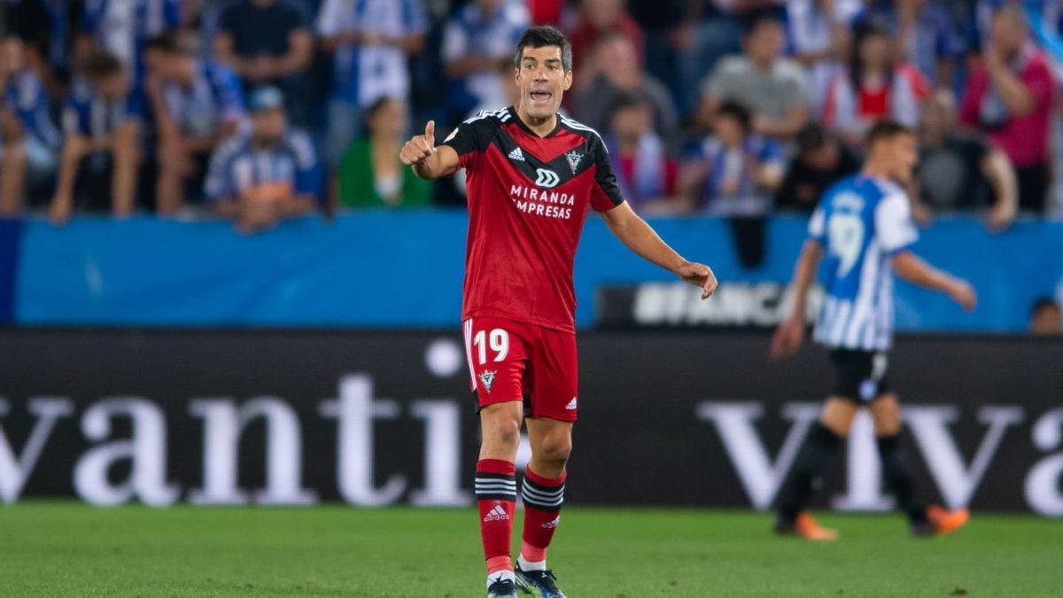 Manu García, durante su debut con el Mirandés en Mendizorroza.