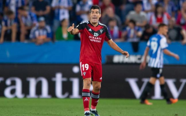 Manu Garc&iacute;a, durante su debut con el Mirand&eacute;s en Mendizorroza.