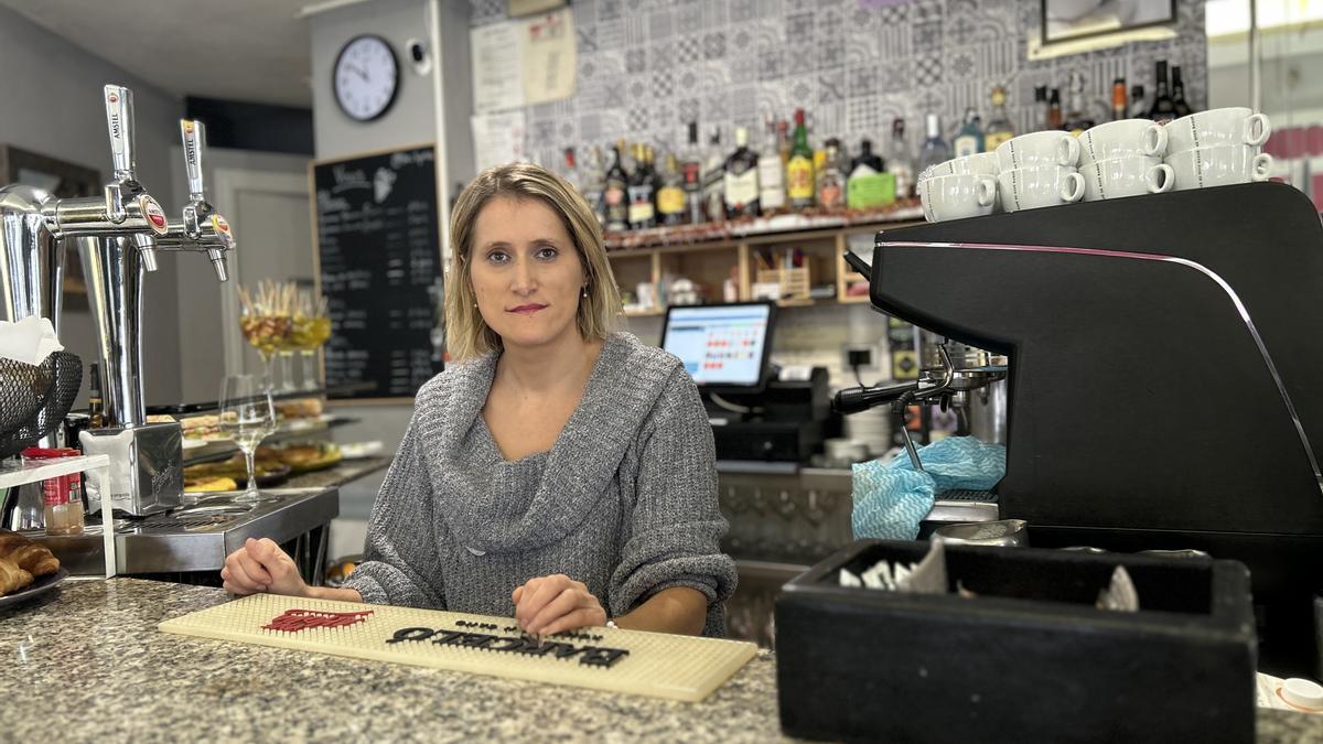 Cristina Balau entregó los siete décimos que aparecieron en su bar.