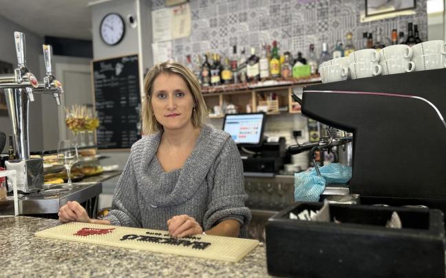 Cristina Balau entregó los siete décimos que aparecieron en su bar.