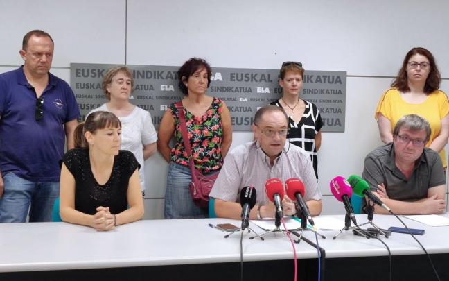La plantilla de Tele Taxi exige a la Mancomunidad de la Comarca de Pamplona que asuma su responsabilidad en la resolución del conflicto laboral. La plantilla de Tele Taxi exige a la Mancomunidad de la Comarca de Pamplona que asuma su responsabilidad en la resolución del conflicto laboral.