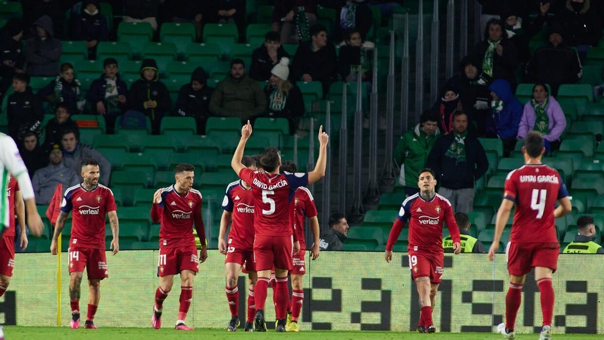 David García celebra el gol del empate en Sevilla.