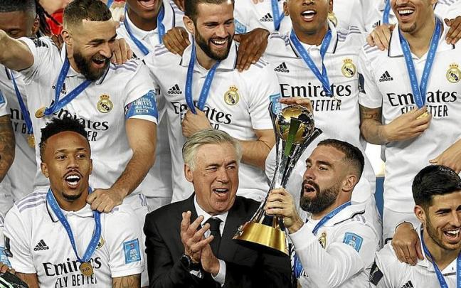 La plantilla del Real Madrid celebra el título. | FOTO: EFE La plantilla del Real Madrid celebra el título. | FOTO: EFE