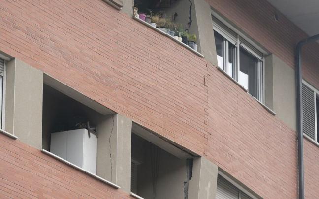 La gran grieta del edificio, antes de comenzar los trabajos de derribo.