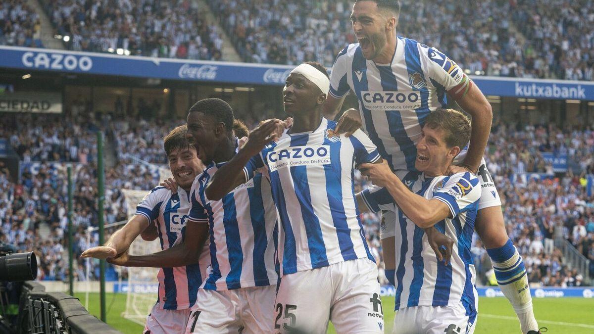 Sadiq celebra su primer gol como txuri-urdin