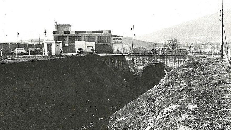 ‘Puente de los Suicidas’ y Agrupación Deportiva San Juan, 1968 | FOTO: EUSEBIO MINA. DE ARAZURI, J.J. “PAMPLONA, CALLES Y BARRIOS”.