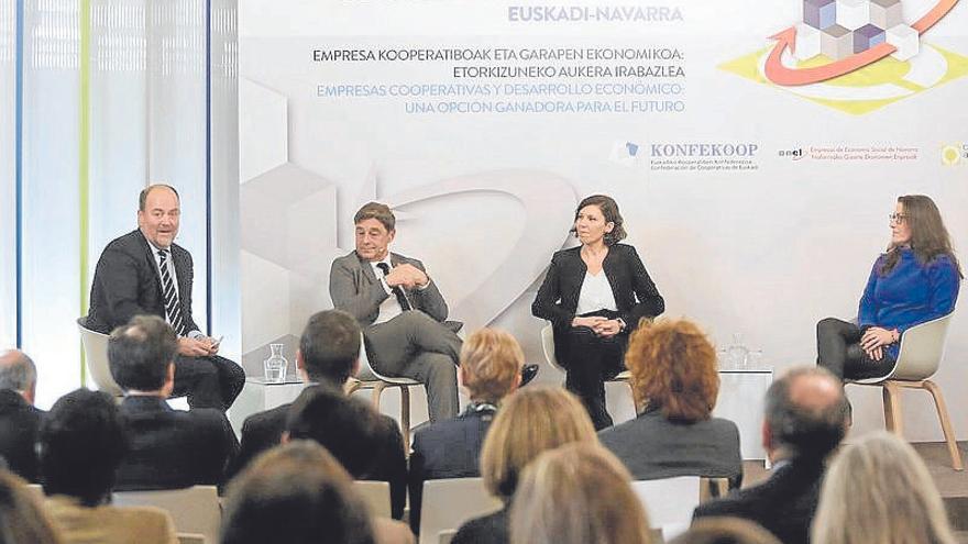 Mesa redonda con Mondragon, Nafarco y Anasinf.