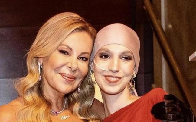 Ana Obregón junto a Elena Huelva. Ana Obregón junto a Elena Huelva.