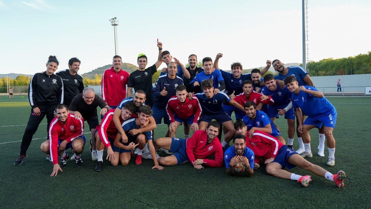 Los jugadores del San Ignacio posan en un entrenamiento previo a su estreno de temporada