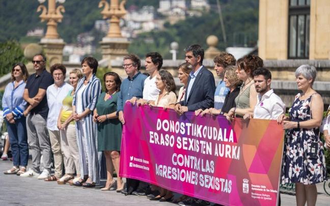 Concentraci&oacute;n contra las agresiones sexuales en el Ayuntamiento de Donostia