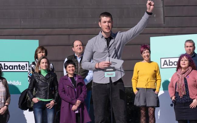 Iker Mariezkurrena Zelia, este domingo en su presentación como candidato de EH Bildu a la Alcaldía de Berriozar.
