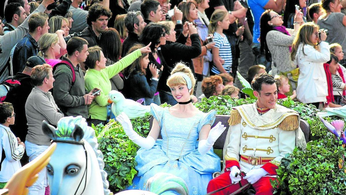 Desfile de la carroza de Cenicienta.