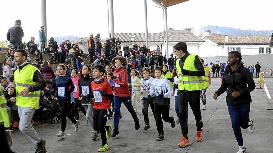 El cross de Navidad organizado por Baztan Ikastola vuelve por sus fueros