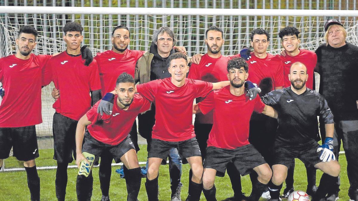 El equipo, antes de jugar ayer un partido.