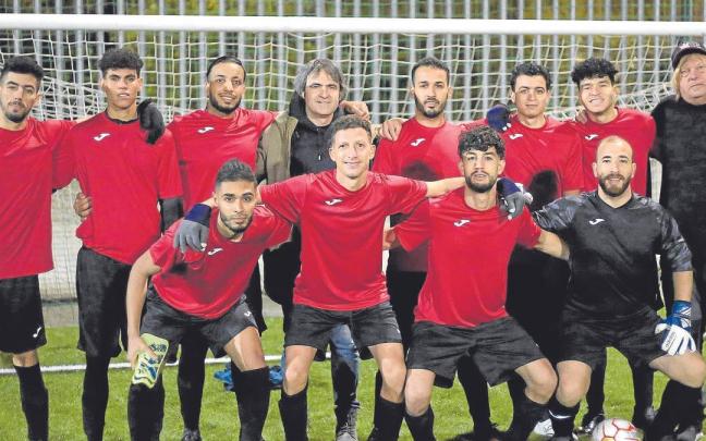 El equipo, antes de jugar ayer un partido. El equipo, antes de jugar ayer un partido.