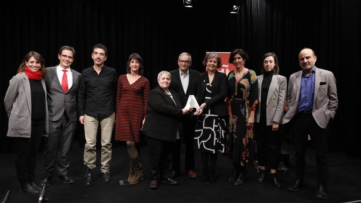 La consejera Esnaola y la jefa del Servicio de Bibliotecas, Asun Maestro, recogieron el premio en Madrid.