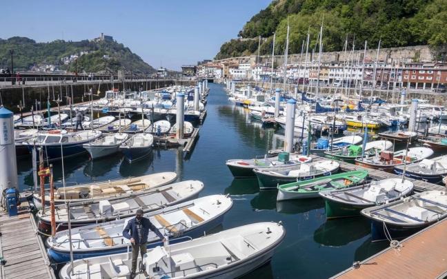 Puerto de Donostia, con embarcaciones de recreo Puerto de Donostia, con embarcaciones de recreo