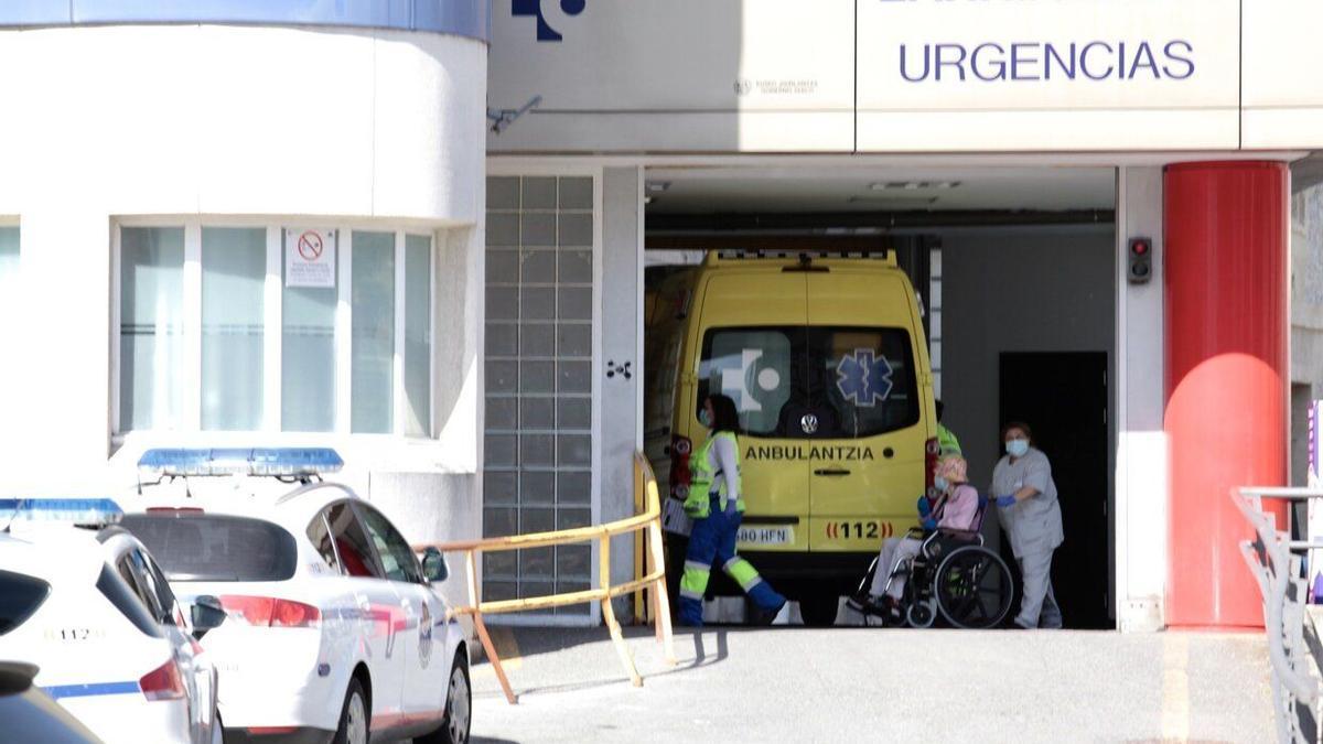 Una mabulancia en las Urgencias del Hospital de Santiago