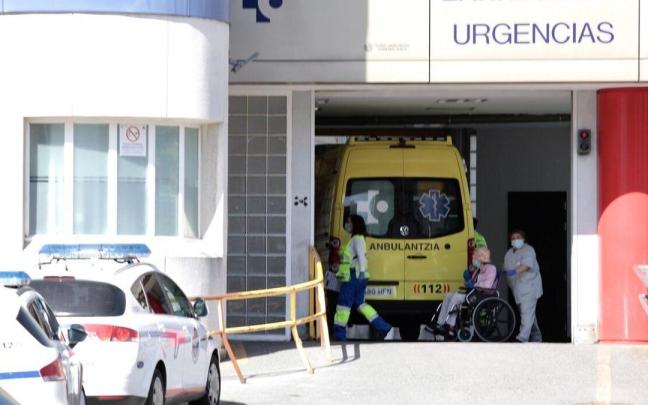 Una mabulancia en las Urgencias del Hospital de Santiago Una mabulancia en las Urgencias del Hospital de Santiago