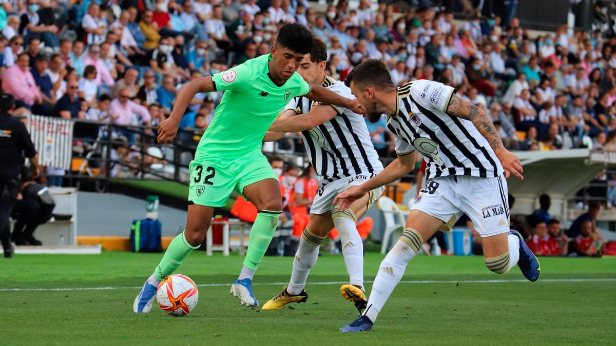 Malcom Adu Ares, en un partido con el Bilbao Athletic de la temporada pasada