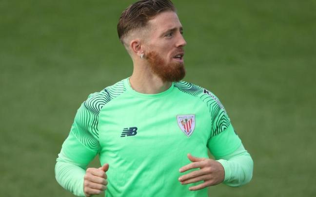 El capitán del Athletic, Iker Muniain, durante el entrenamiento del Athletic