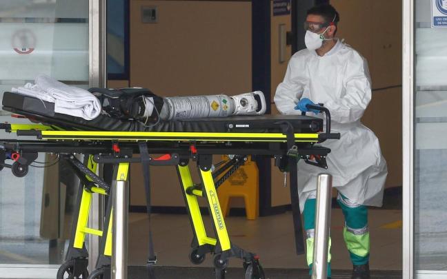 Ocho de cada diez personas fallecen en un centro hospitalarios. Ocho de cada diez personas fallecen en un centro hospitalarios.