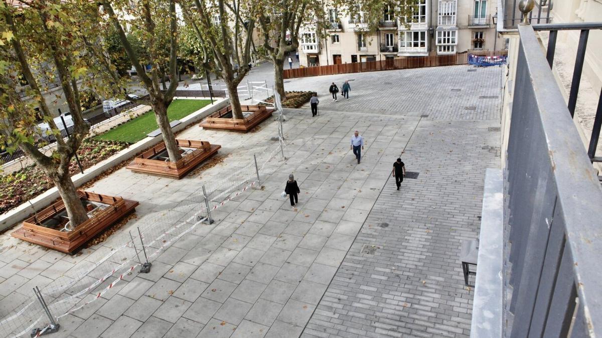 Nuevo espacio de la Plaza de la Memoria, junto a la parte trasera del edificio de Correos