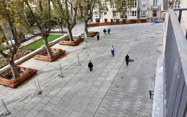 Nuevo espacio de la Plaza de la Memoria, junto a la parte trasera del edificio de Correos