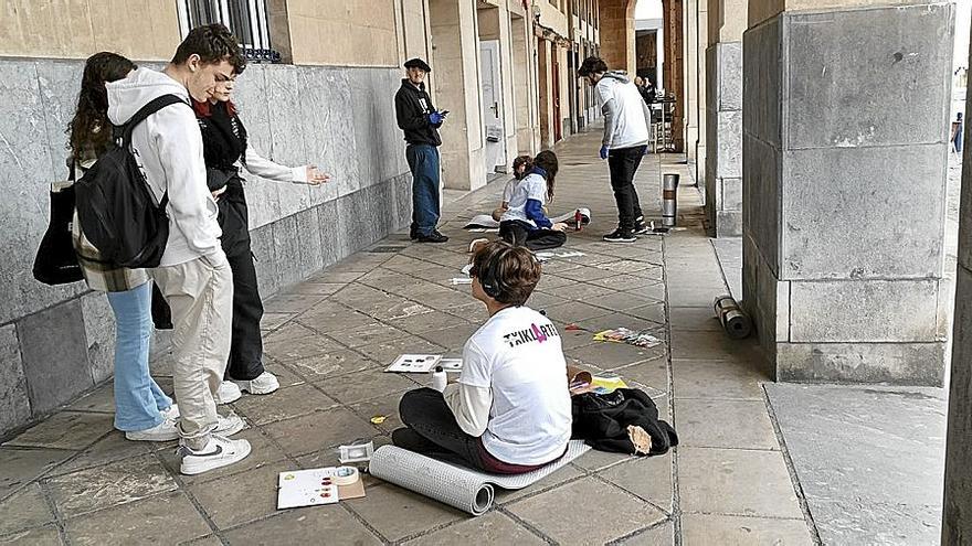 Una quincena de jóvenes estudiantes tomaron parte en la iniciativa Txiklarte.