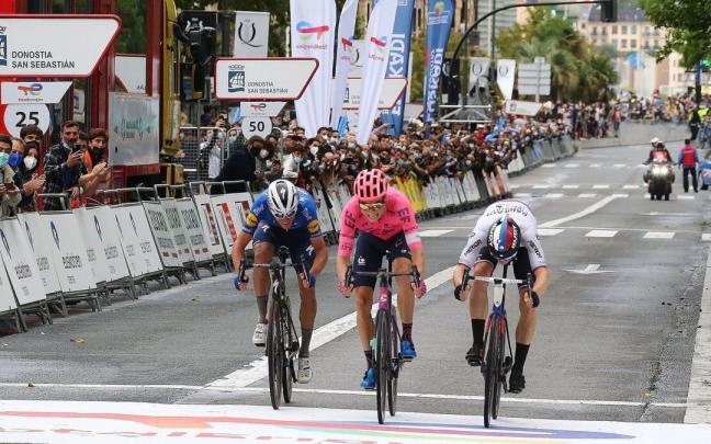 Neilson Powless cruza la meta del Boulevard el a&ntilde;o pasado