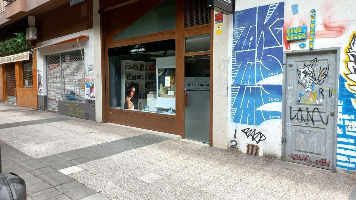 Vitoria recuerda al fotógrafo Josu Izarra.