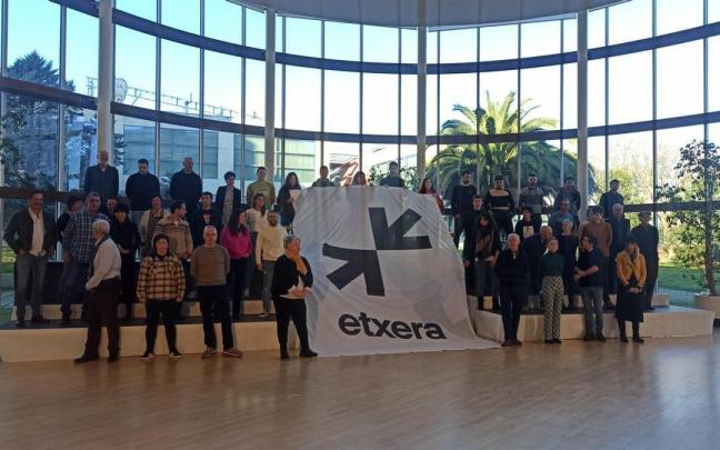 Etxerat y Sare presentan el nuevo logotipo. Etxerat y Sare presentan el nuevo logotipo.