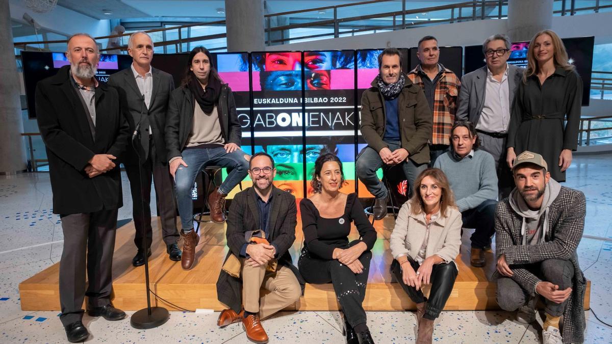 A la presentación ha acudido diferentes promotores e intérpretes como Jon Plazaola. Junto a ellos han posado Nerea Lupardo y Lorea Bilbao.