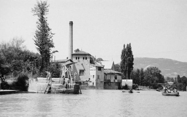 Club de Natación y Molino Caparroso, hacia 1932. Club de Natación y Molino Caparroso, hacia 1932.