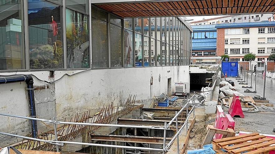 Estado de las obras del muelle de El Corte Inglés en la mañana de ayer viernes. | FOTO: ALEX LARRETXI