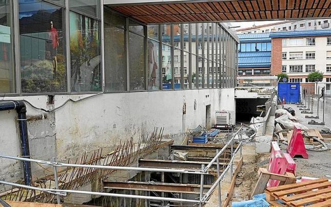 Estado de las obras del muelle de El Corte Inglés en la mañana de ayer viernes. | FOTO: ALEX LARRETXI Estado de las obras del muelle de El Corte Inglés en la mañana de ayer viernes. | FOTO: ALEX LARRETXI