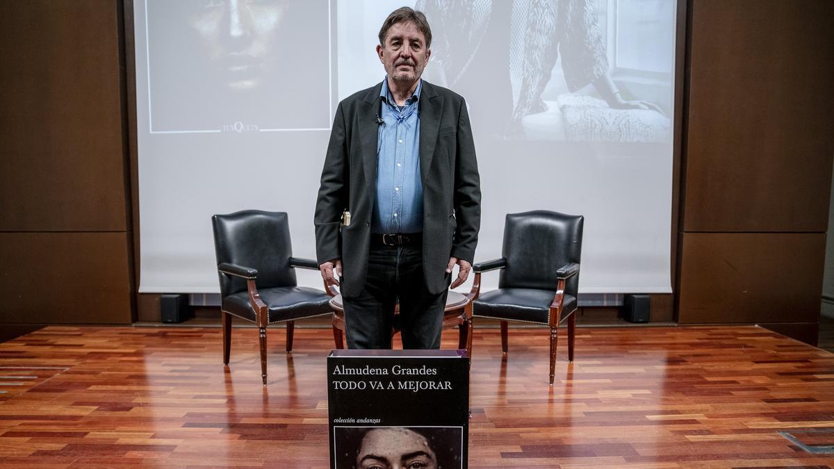 El poeta y director del Cervantes, Luis García Montero, viudo de Almudena Grandes con la novela póstuma.