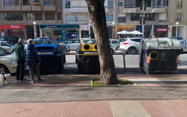 Nuevos contenedores azul y amarillo en Vitoria.