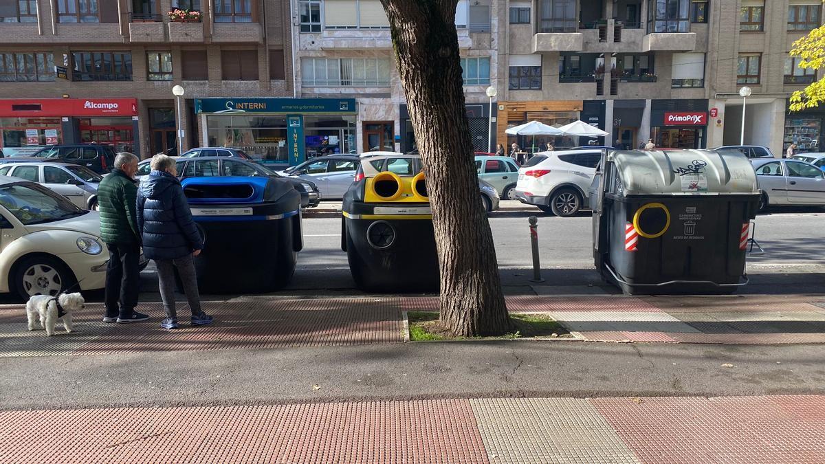 Nuevos contenedores azul y amarillo en Vitoria.