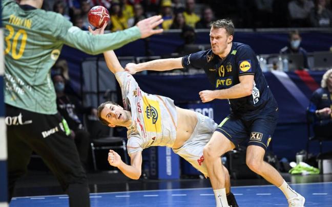 Una acción de Kauldi Odriozola en el España-Suecia en el Mundial de Balonmano. Una acción de Kauldi Odriozola en el España-Suecia en el Mundial de Balonmano.