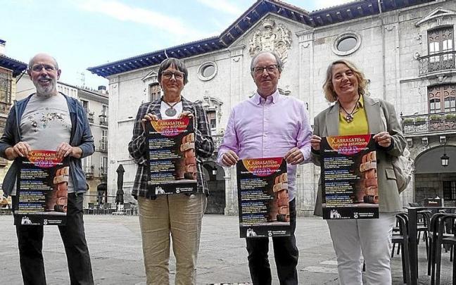 Integrantes de Arrasate Zientzia Elkartea en la presentaci&oacute;n del ciclo que arrancar&aacute; el 2 de noviembre.