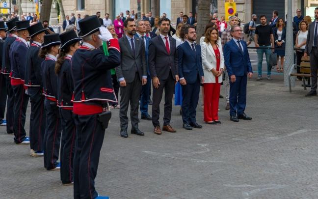 Ofrenda floral del Govern al monumento de Rafael de Casanova por la Diada. Ofrenda floral del Govern al monumento de Rafael de Casanova por la Diada.