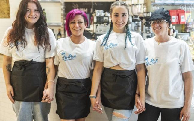 Anne Delgado, Luz Dary Sosa, Ainara Molinero y Manoli Rendón, personal 100% femenino para La Moli