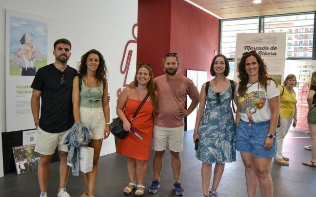 Grupos guiados y familias de viaje visitan el Mercado de La Ribera Grupos guiados y familias de viaje visitan el Mercado de La Ribera