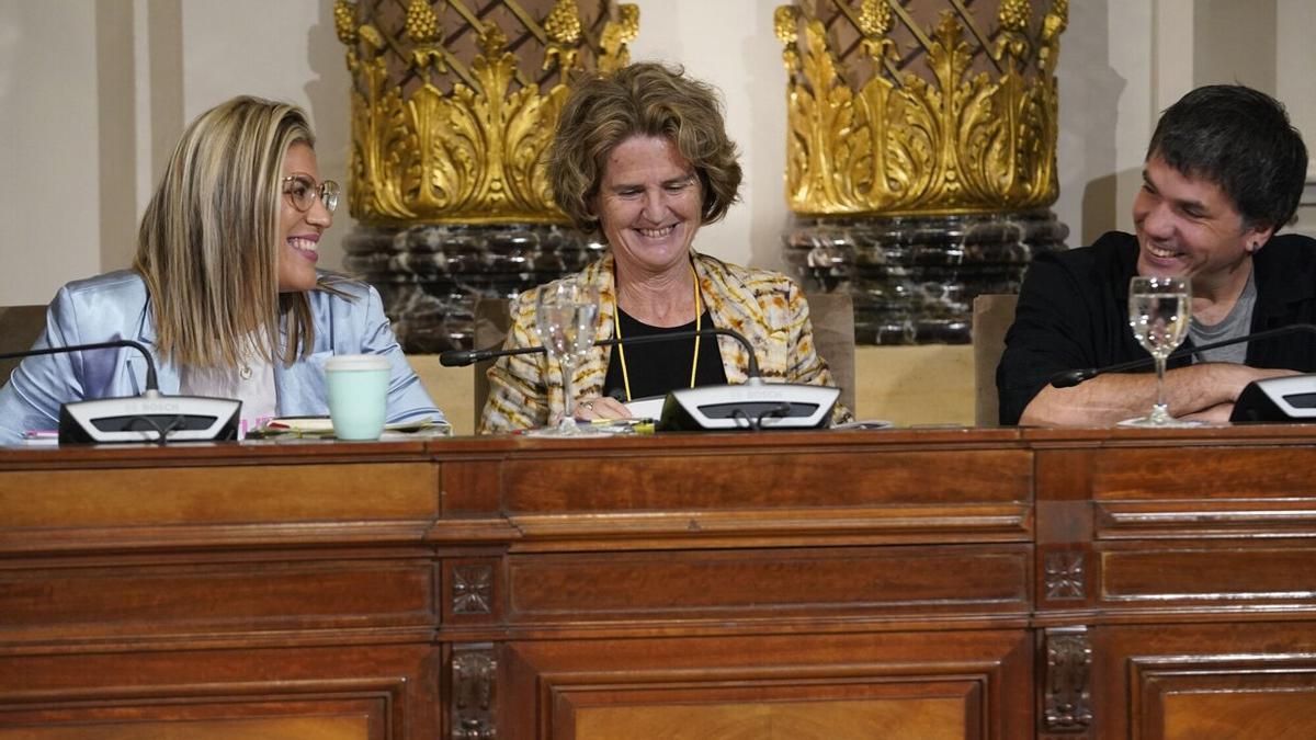 Olaia Duarte, Reyes Carrere y Markel Ormazabal (EH Bildu), en el Pleno de Política General