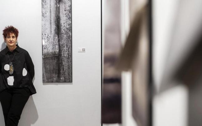 Belén Arévalo retratada en su exposición del Polvorín, que propone un paseo donde cultivar las diferentes maneras de mirar. Belén Arévalo retratada en su exposición del Polvorín, que propone un paseo donde cultivar las diferentes maneras de mirar.