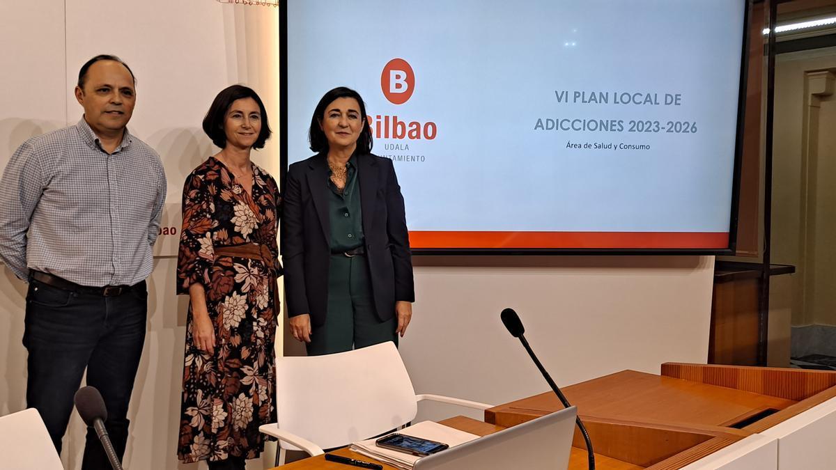 Gonzalo Mac Gragh, Ana Collía y Yolanda Díez, en la presentación del VI Plan de Adicciones