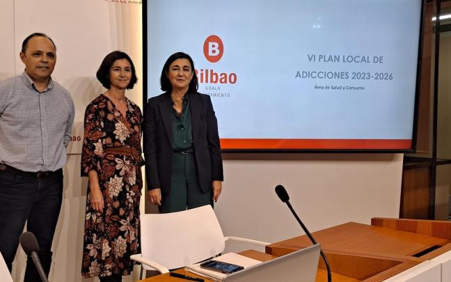 Gonzalo Mac Gragh, Ana Collía y Yolanda Díez, en la presentación del VI Plan de Adicciones