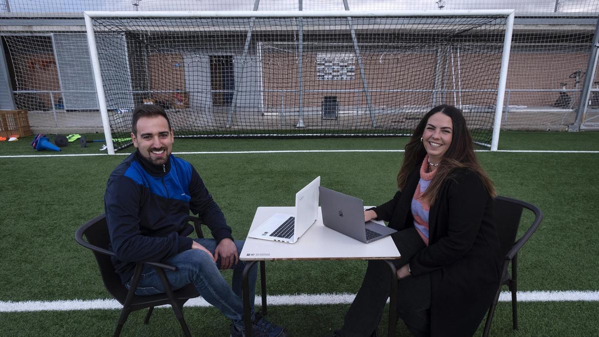 Carlos Lara (Burladés) y Leire Andueza (Ardoi) la semana pasada en el campo de El Pinar.